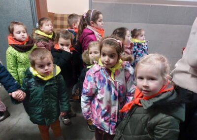 Dzieci z przedszkola nr 1 w gryfinie z wizytą w straży pożarnej